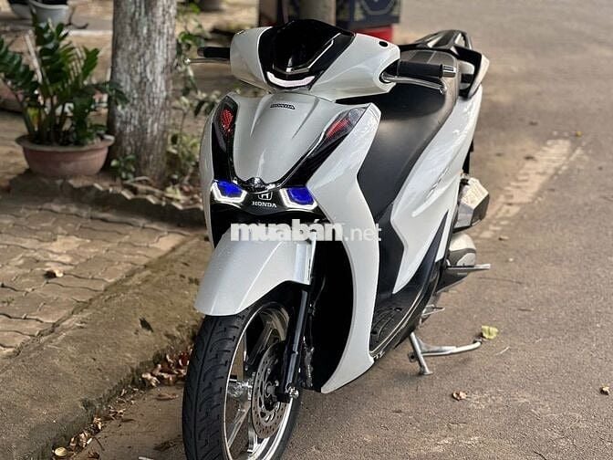 Xe dư nên cần bán xe Sh 2022 lên cũng nhiều đồ