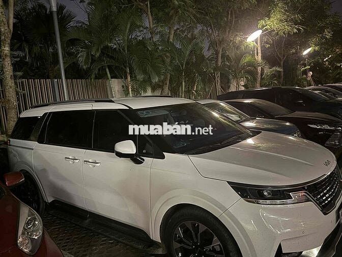 Cần bán Carnival 2023 Premium 2.2D 7S - 40000 km