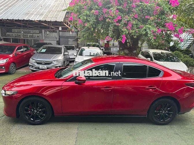 Mazda 3 2020 Sedan 1.5L Luxury - 100000 km