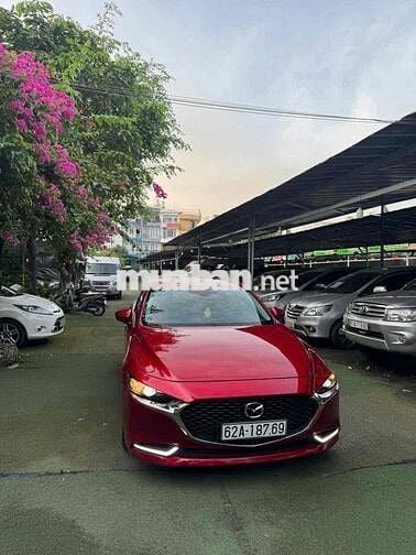 Mazda 3 2020 Sedan 1.5L Luxury - 100000 km