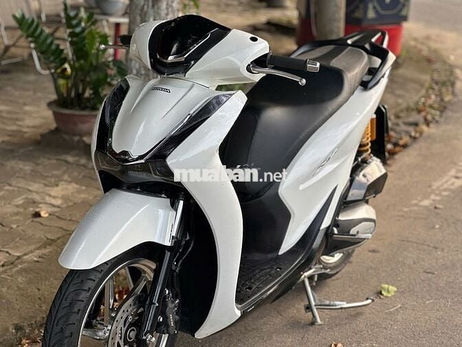Xe dư nên cần bán xe Sh 2022 lên cũng nhiều đồ