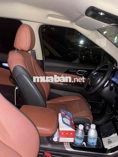 Cần bán Carnival 2023 Premium 2.2D 7S - 40000 km