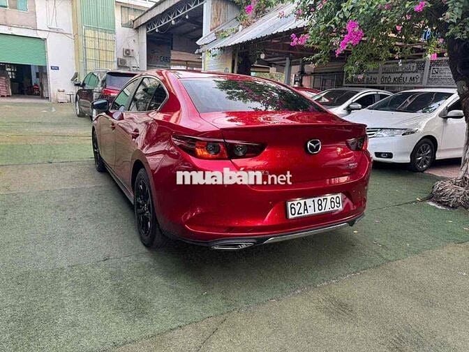 Mazda 3 2020 Sedan 1.5L Luxury - 100000 km