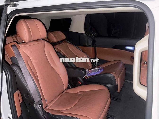 Cần bán Carnival 2023 Premium 2.2D 7S - 40000 km
