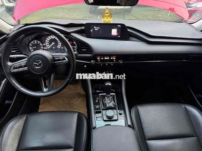 Mazda 3 2020 Sedan 1.5L Luxury - 100000 km