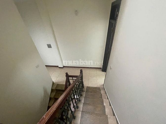 Nhà riêng ngõ phố tây trà gần gamuda dt50m2x3t và 50m2 sân, giá 10tr