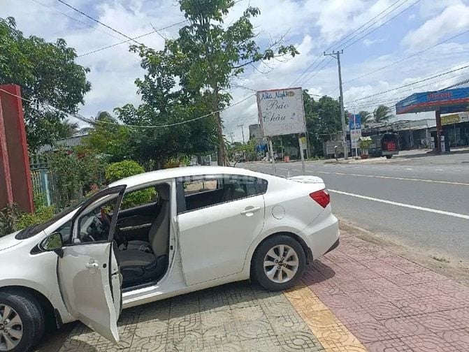 Bán nhà nghĩ mặt tiền quốc lộ 60 ..trung tâm thị trấn tiểu cần 