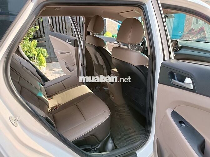 Hyundai Tucson 2.0 AT model 2020 trắng
