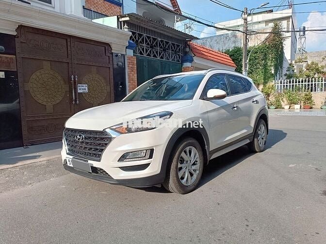 Hyundai Tucson 2.0 AT model 2020 trắng
