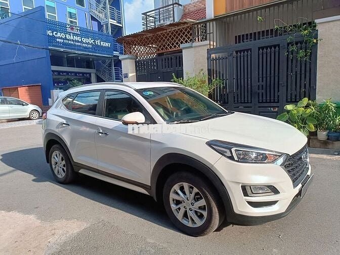 Hyundai Tucson 2.0 AT model 2020 trắng