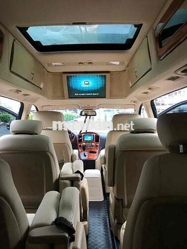 Hyundai Grand Starex 2010 Van 2.5 AT - 120000 km