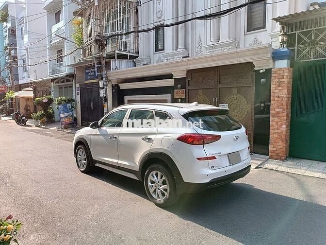 Hyundai Tucson 2.0 AT model 2020 trắng
