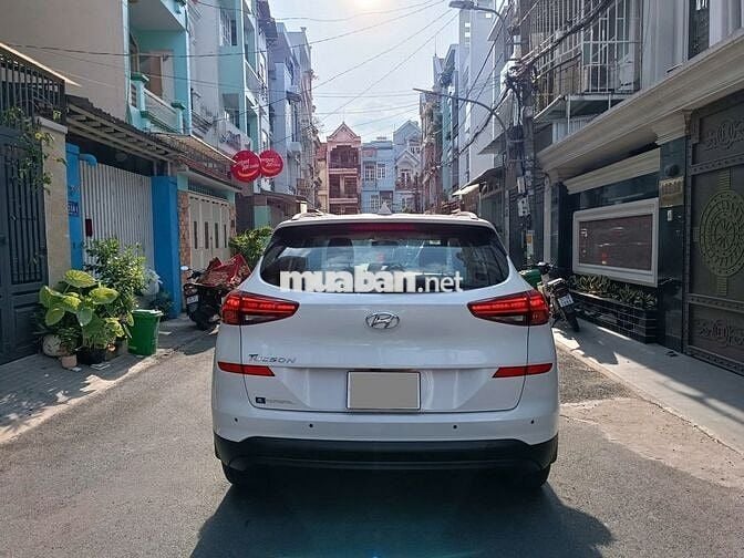 Hyundai Tucson 2.0 AT model 2020 trắng