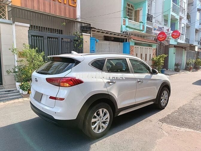 Hyundai Tucson 2.0 AT model 2020 trắng