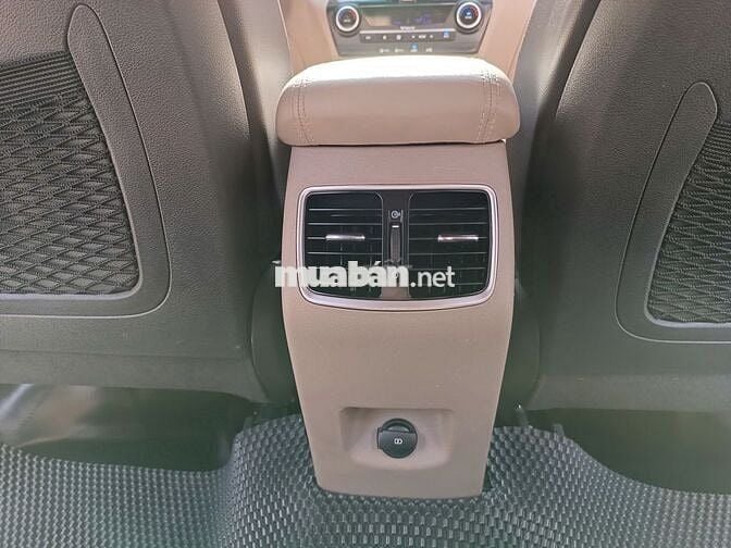 Hyundai Tucson 2.0 AT model 2020 trắng