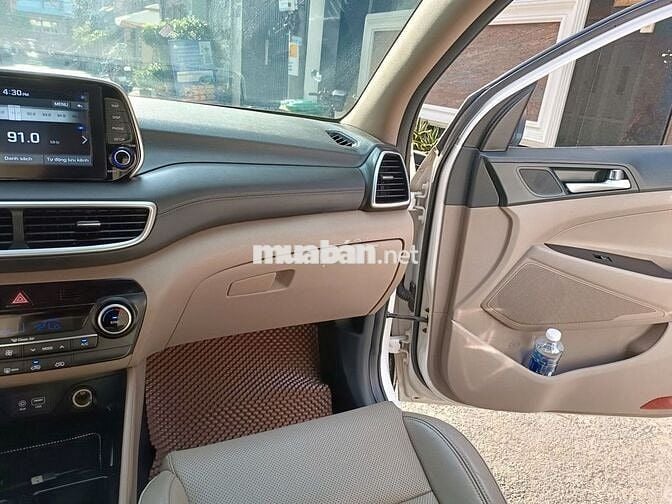 Hyundai Tucson 2.0 AT model 2020 trắng