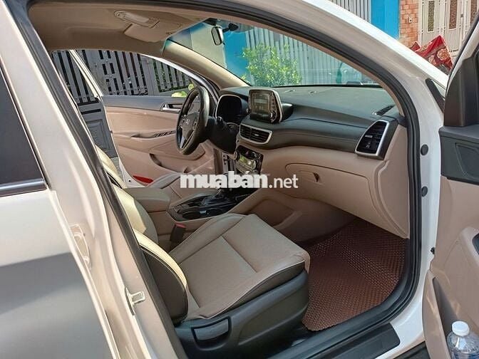 Hyundai Tucson 2.0 AT model 2020 trắng