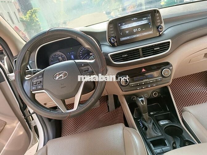 Hyundai Tucson 2.0 AT model 2020 trắng