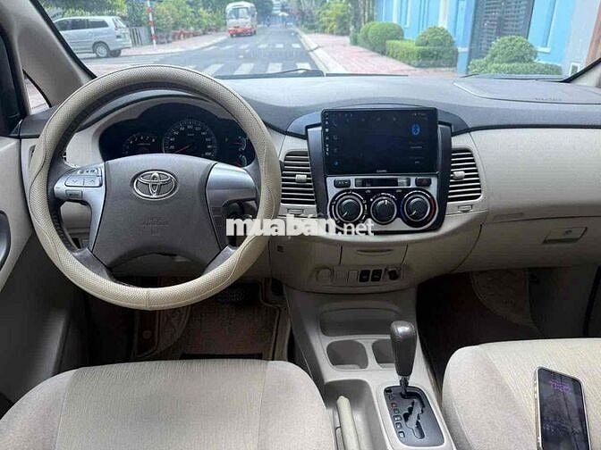 Toyota Innova 2.0 G số tự động đời cuối 2015