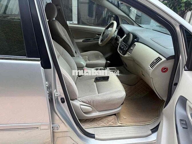 Toyota Innova 2.0 G số tự động đời cuối 2015