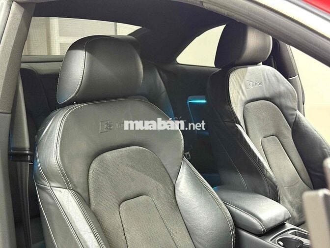 Audi A5 2009 2.0T S-line Quattro - 72000 km