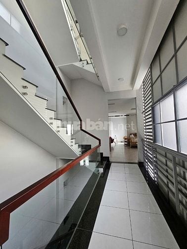C/C bán nhà MT Lũy Bán Bích, 5 tầng, KD sầm uất, chỉ hơn 26 tỷ TL