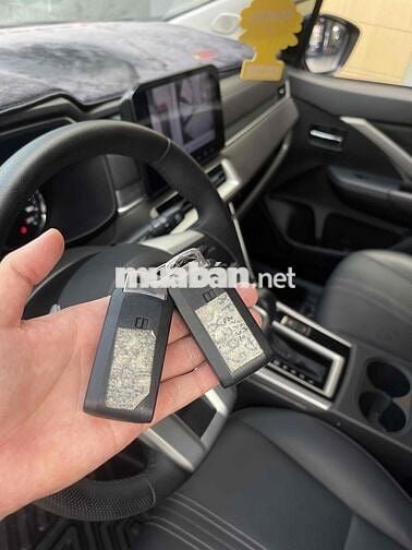 MITSUBISHI XPANDER PREMIUM ĐEN 2024 - 18.000km