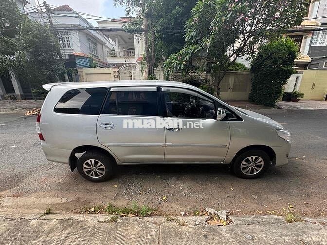 Toyota Innova 2012 J - 177000 km