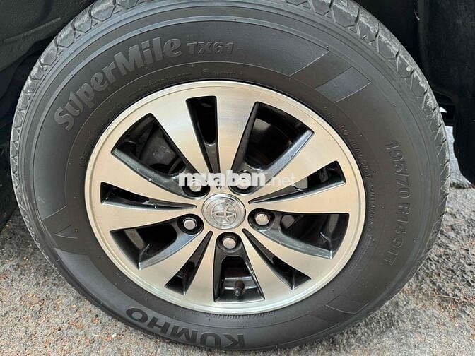 Toyota Innova 2012 J - 177000 km