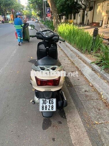 Xe Honda Lead 110cc màu ve tường