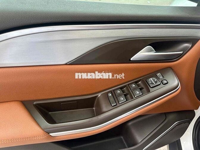 VinFast Lux SA 2.0 Premium 2.0 AT - 2019