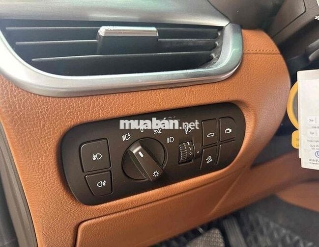 VinFast Lux SA 2.0 Premium 2.0 AT - 2019