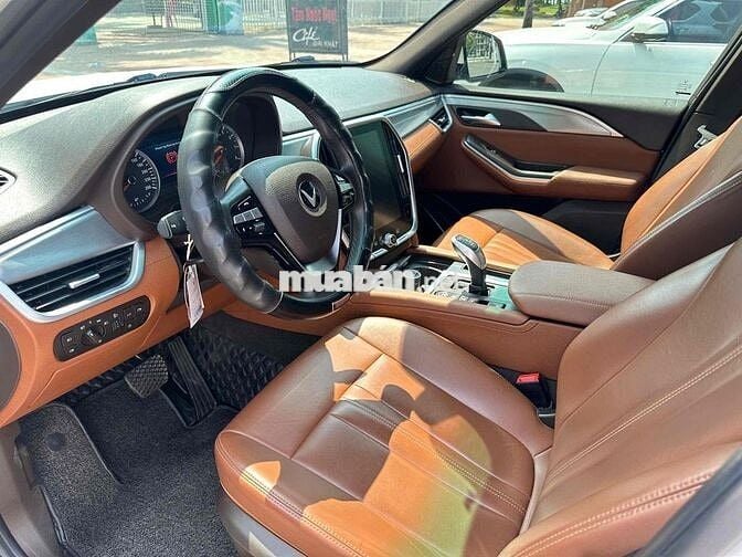 VinFast Lux SA 2.0 Premium 2.0 AT - 2019