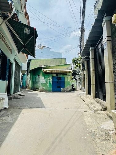 Bán căn nhà cấp 4 -3 mặt tiền hẻm Nguyễn Văn Nghi,f7,dt 5x10m