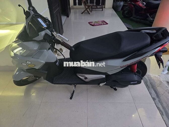 Chính chủ bán Vario 160 xám xi măng full option