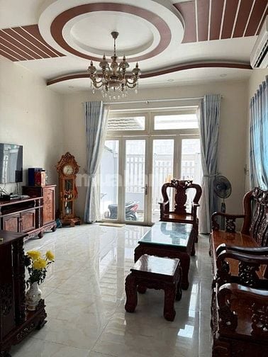 NHÀ 2 LẦU 4PN. 4WC SÂN ĐẬU OTO HẺM ĐƯỜNG 9 LINH TÂY. THỦ ĐỨC