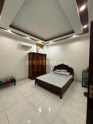 NHÀ 2 LẦU 4PN. 4WC SÂN ĐẬU OTO HẺM ĐƯỜNG 9 LINH TÂY. THỦ ĐỨC