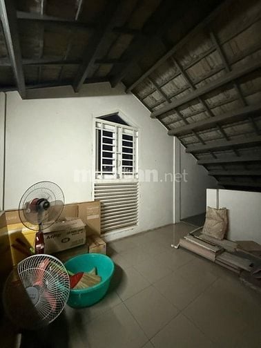 NHÀ 2 LẦU 4PN. 4WC SÂN ĐẬU OTO HẺM ĐƯỜNG 9 LINH TÂY. THỦ ĐỨC