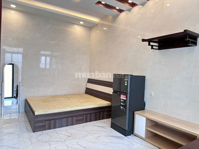 Cần bán căn hộ lầu 2 MT đường Bùi Viện Q1 dt: 10m x 6m 2PN giá 3 tỷ 6