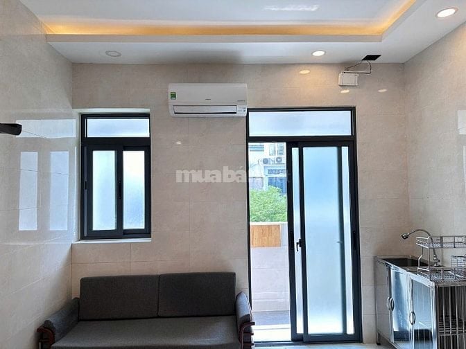 Cần bán căn hộ lầu 2 MT đường Bùi Viện Q1 dt: 10m x 6m 2PN giá 3 tỷ 6