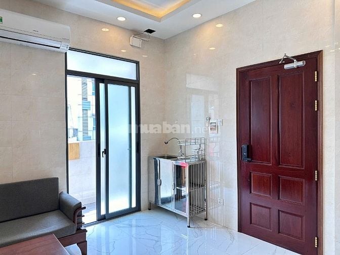Cần bán căn hộ lầu 2 MT đường Bùi Viện Q1 dt: 10m x 6m 2PN giá 3 tỷ 6
