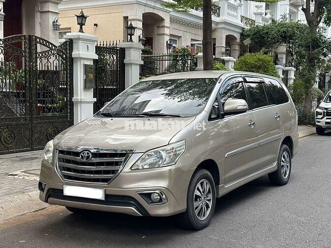 Chỉ hơn 300 củ Toyota Innova 2.0V 2015 đi 9 vạn.