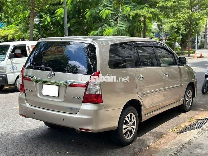 Chỉ hơn 300 củ Toyota Innova 2.0V 2015 đi 9 vạn.