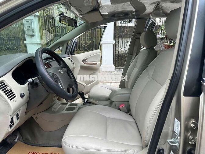 Chỉ hơn 300 củ Toyota Innova 2.0V 2015 đi 9 vạn.
