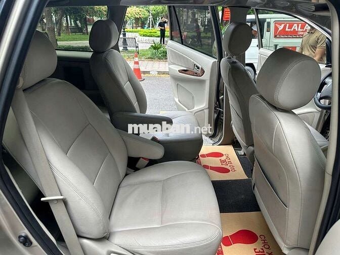Chỉ hơn 300 củ Toyota Innova 2.0V 2015 đi 9 vạn.