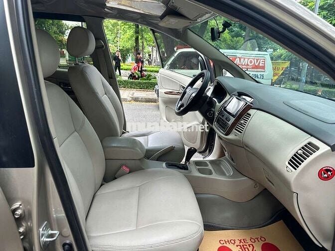 Chỉ hơn 300 củ Toyota Innova 2.0V 2015 đi 9 vạn.
