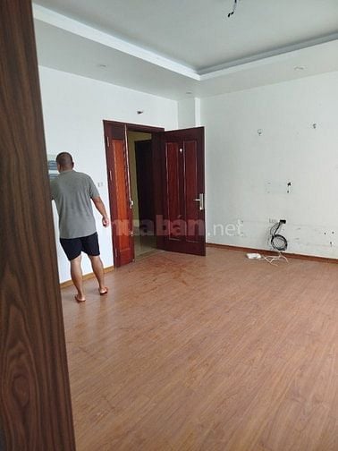 BÁN CĂN HỘ TOÀ NHÀ HỖN HỢP VƯỜN ĐÀO,713 LẠC LONG QUÂN 100M, 9 TỶ 