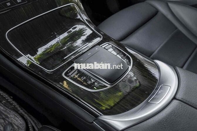 GLC200 model 2022 màu đen up Glc300 siêu đẹp