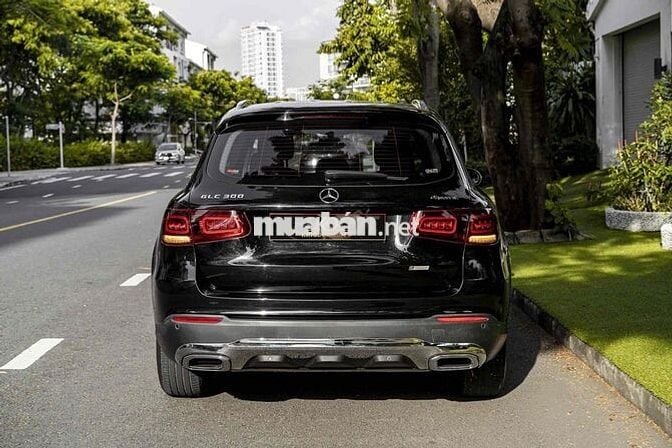 GLC200 model 2022 màu đen up Glc300 siêu đẹp
