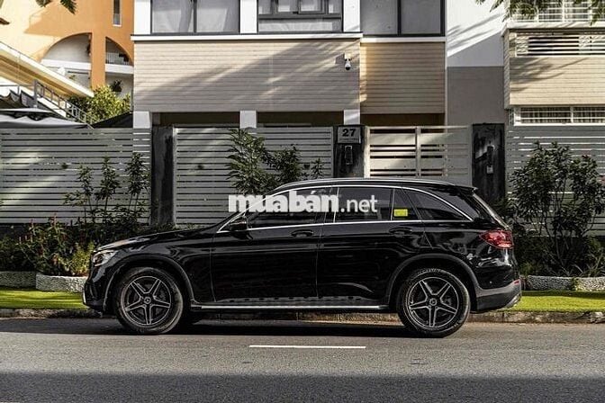 GLC200 model 2022 màu đen up Glc300 siêu đẹp